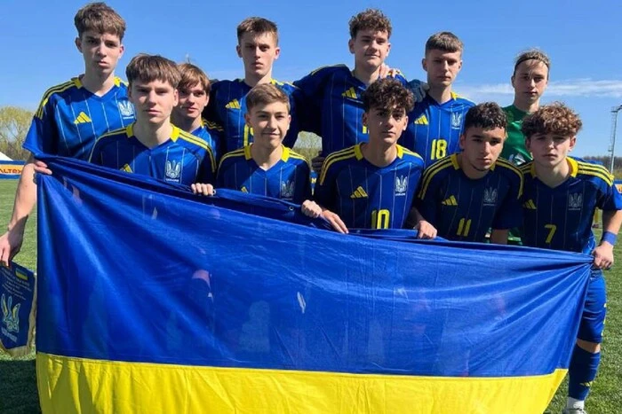Футболисты сборной Украины играют против Черногории