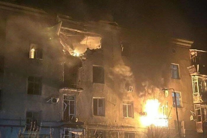 RF masowo zaatakowała Kramatorsk dronami: są ranni