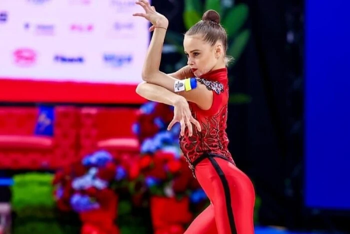 16-річна Онофрійчук з жовто-блакитними стрічками