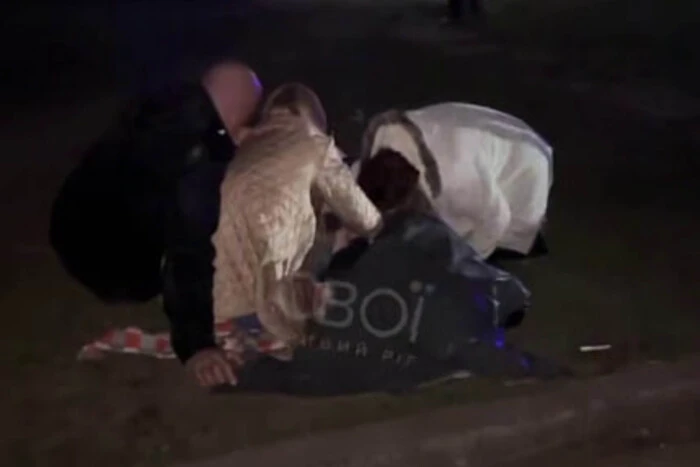 Niesamowite pożegnanie rodziców z zamordowanym 15-letnim synem. Wideo z Krzywego Rogu po rosyjskim ataku