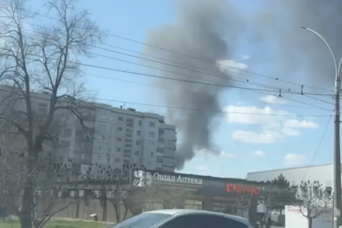 W Sumska rozległa się eksplozja: miasto spowija dym (wideo)