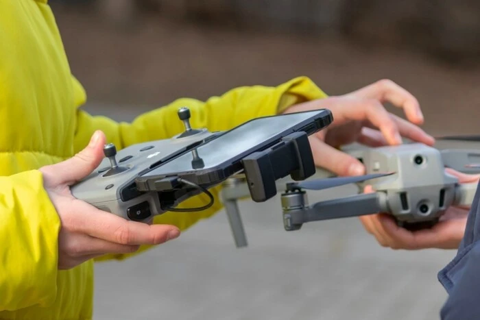 Okupanci zmuszają ukraińskie dzieci do robienia dronów