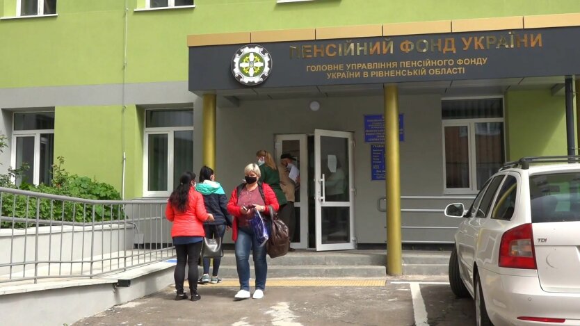 Выплаты пенсий под контролем: в ПФУ запустили новую важную проверку