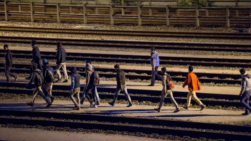 Uchodźcy zmieniają kierunek: Niemcy tracą status głównego azylu