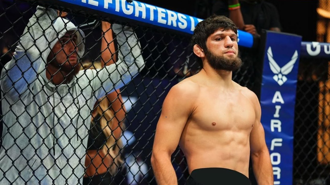 Famous MMA fighter attacked with weapons in Russia