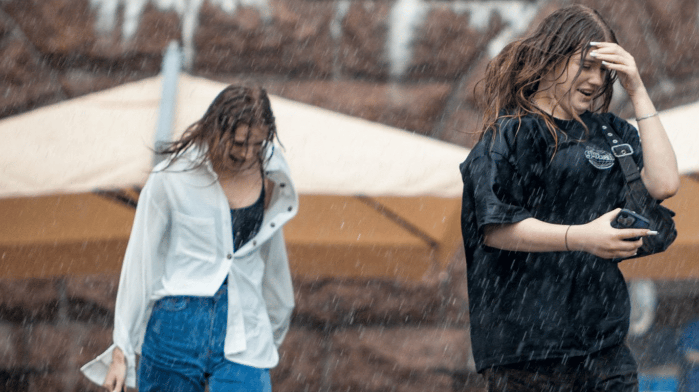Rain and cooling - forecasters give the weather forecast for tomorrow