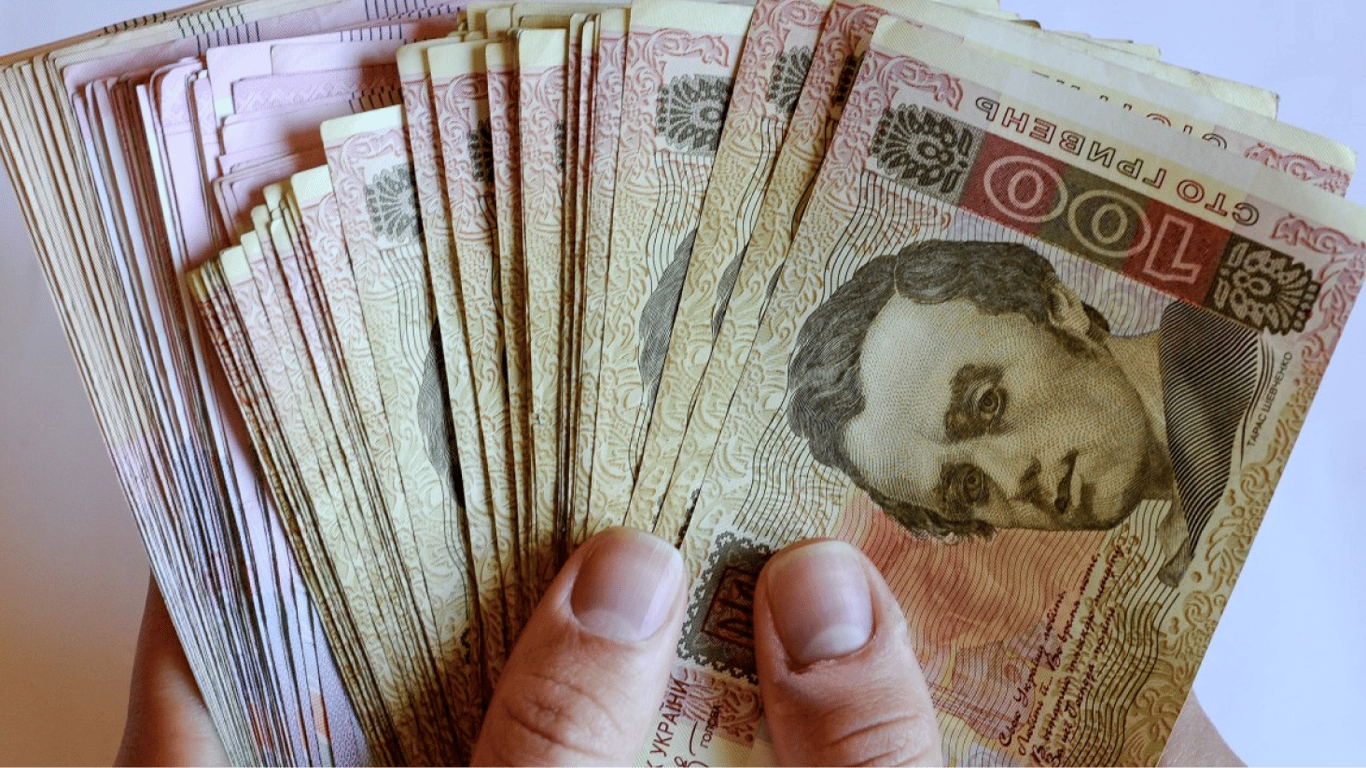 Пенсионерам начислят большие надбавки — кто в списке на выплаты