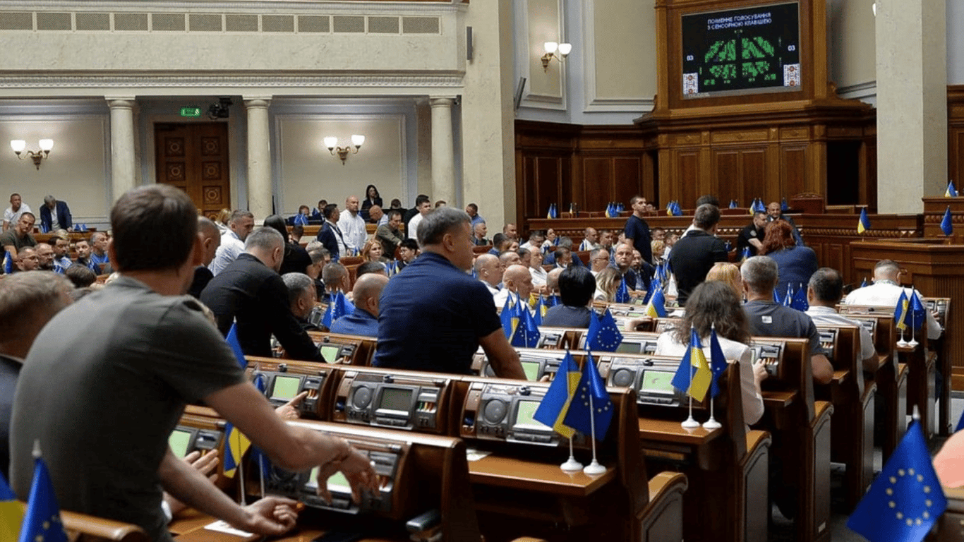 Рада приняла законопроект о НАБУ и САП