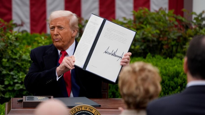 Трамп поднял пошлины для Китая: Белый дом уточнил цифры